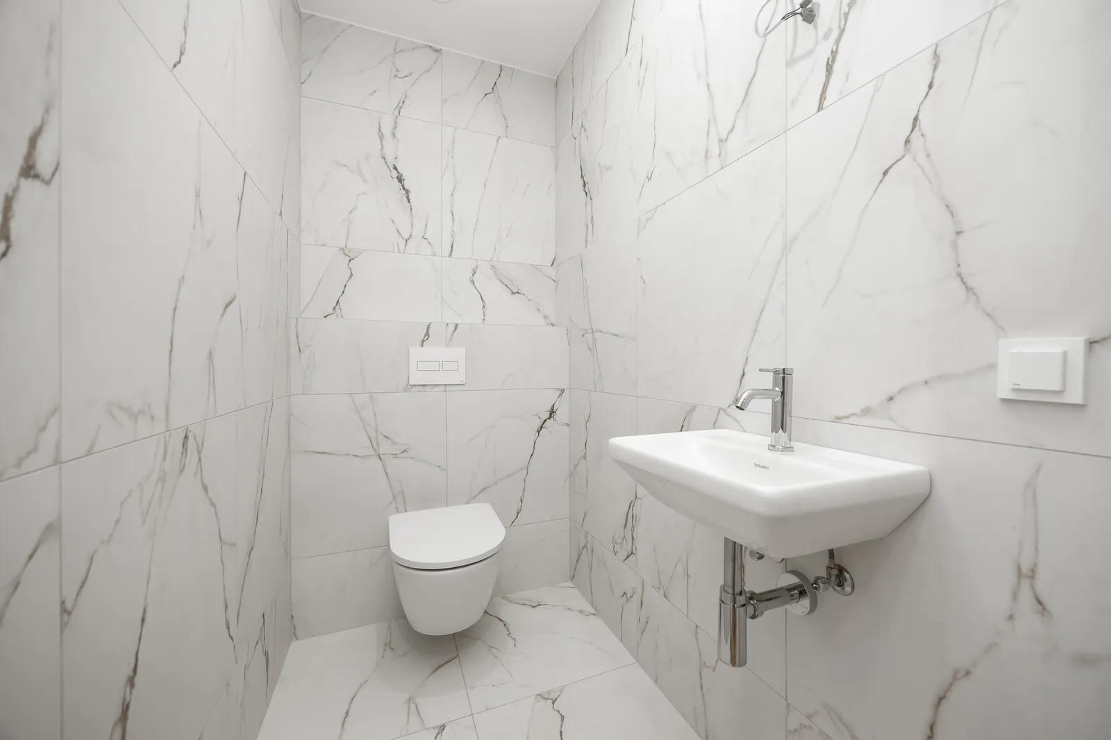 WC-ruum marmorplaatidega